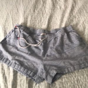 Vineyard Vines linen blend shorts , used